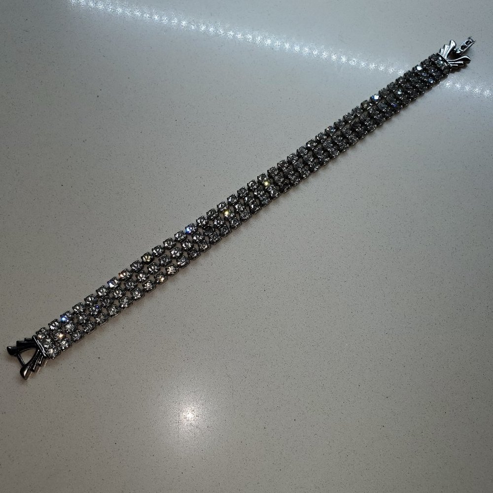 VINTAGE RHINESTONE 3 STRAND BRACLET